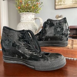 •Converse Chuck Taylor All Star hidden wedge sneaker• Size 8